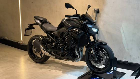KAWASAKI Z900 KAWASAKI Z900